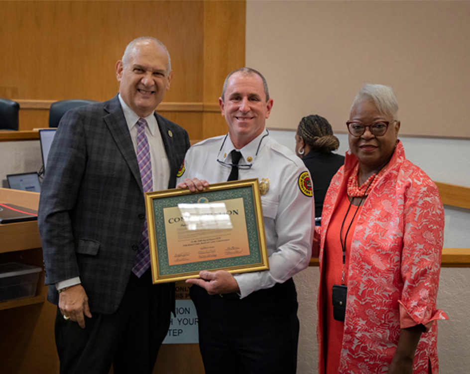 Image of Chief Kennedy receiving Class 1 award